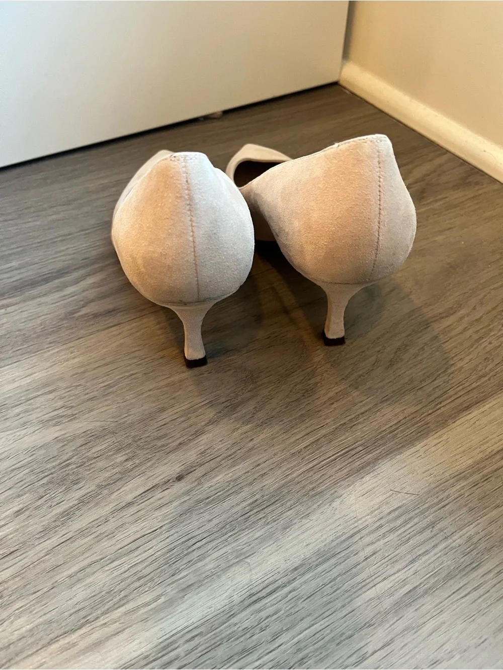 Stuart Weitzman Beige Suede Pointed Toe Kitten Heels Pumps Made in Spain Size 7